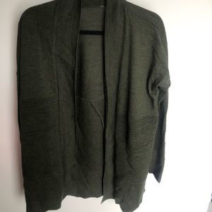 Lululemon green sweater, worn twice, size medium, tags torn off